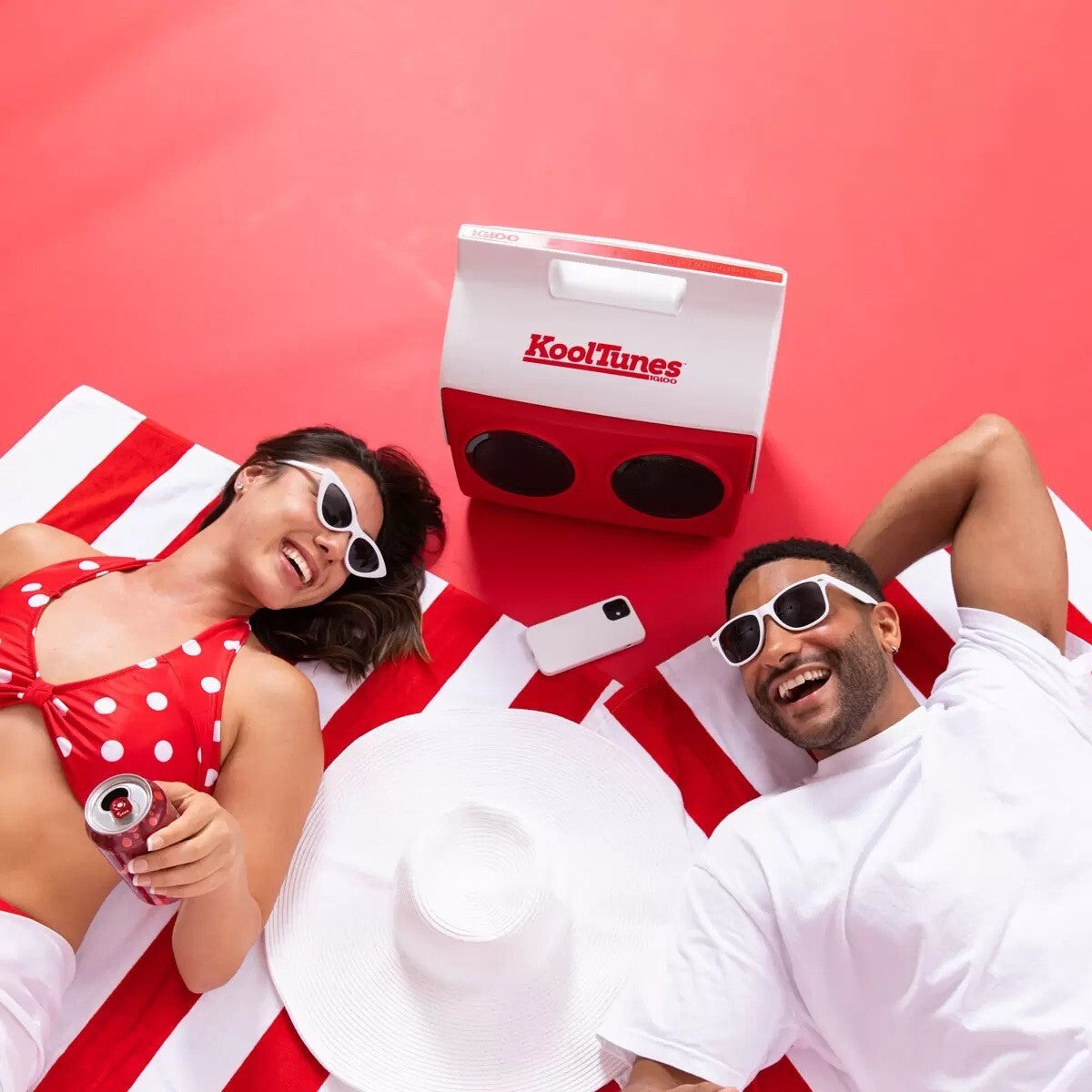Igloo 2 in 1 KoolTunes Retro Look Boombox 13 Litre Cooler With Twin Speakers