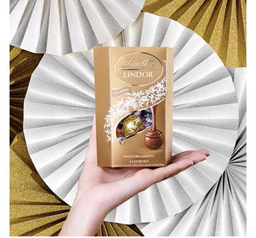 Lindt Lindor Milk Chocolate And Assorted Chocolate Truffles, 4 X200g